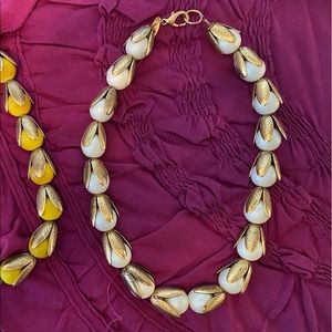 Vintage Anthropologie necklace in pearl & gold